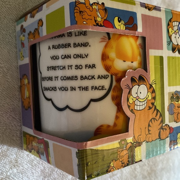 Vintage 1990 Paws, Garfield White Porcelain Coffee Cup/Mug by Aramco Imports - Picture 4 of 5